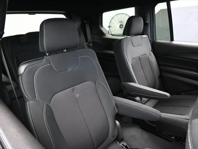 2024 Jeep Grand Cherokee L Laredo 4x2