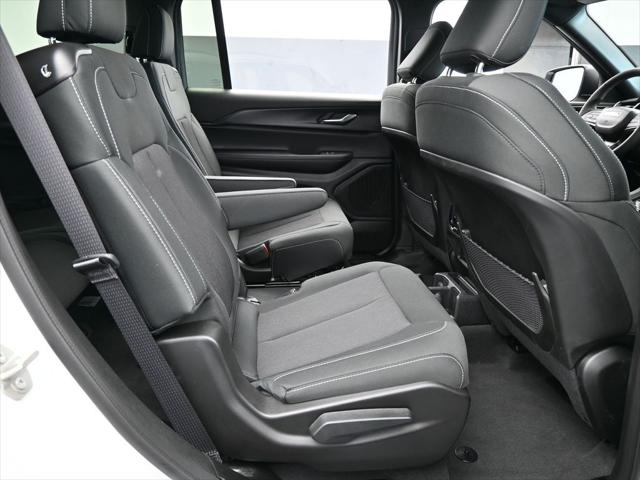 2024 Jeep Grand Cherokee L Laredo 4x2