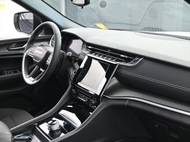 2024 Jeep Grand Cherokee L Laredo 4x2