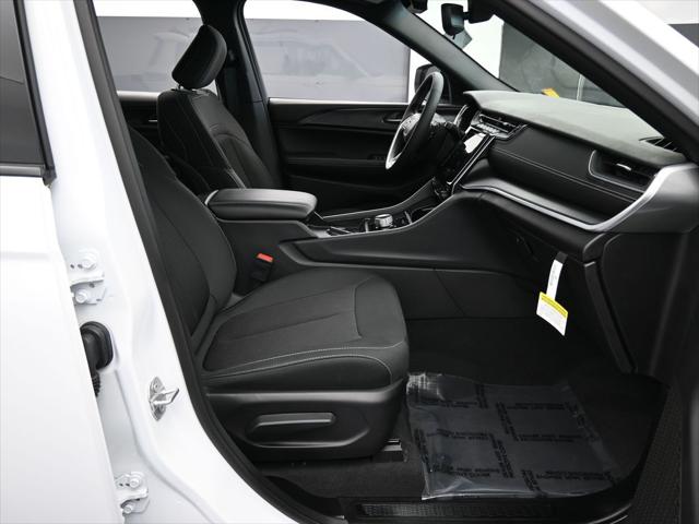 2024 Jeep Grand Cherokee L Laredo 4x2