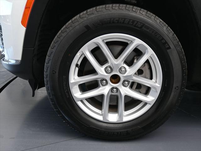 2024 Jeep Grand Cherokee L Laredo 4x2