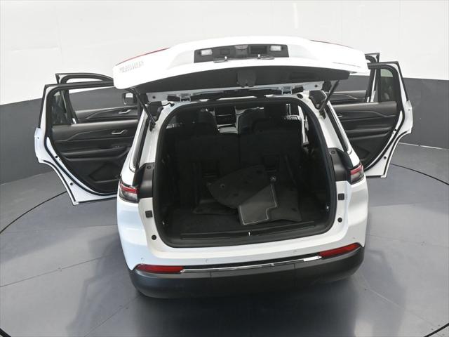 2024 Jeep Grand Cherokee L Laredo 4x2
