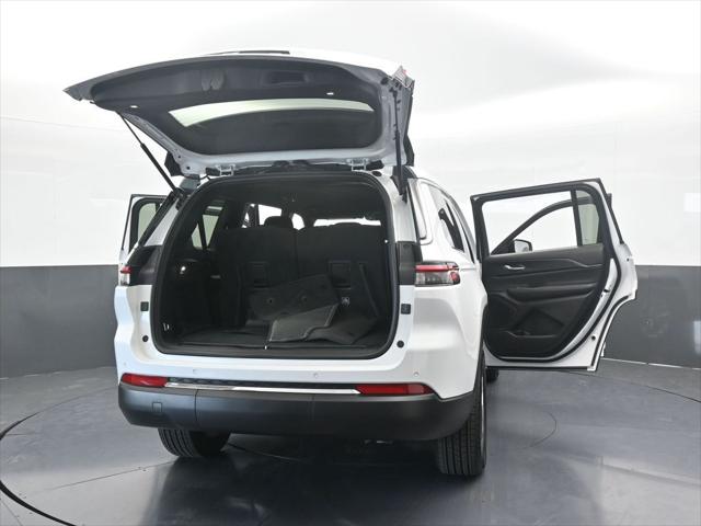 2024 Jeep Grand Cherokee L Laredo 4x2