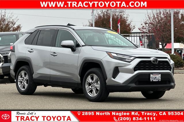 2025 Toyota RAV4 XLE's photo