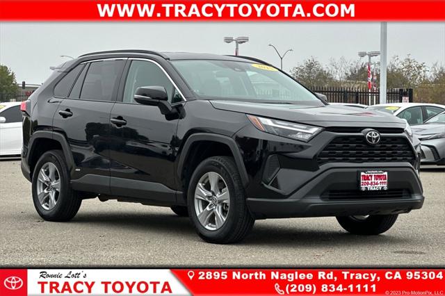 2025 Toyota RAV4 XLE's photo