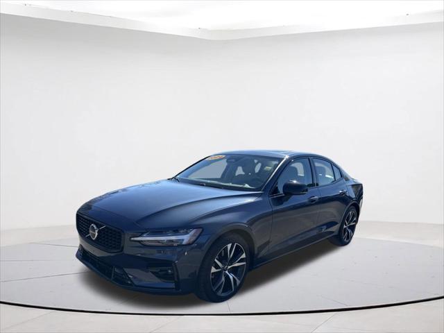 2024 Volvo S60 B5 Core Dark Theme