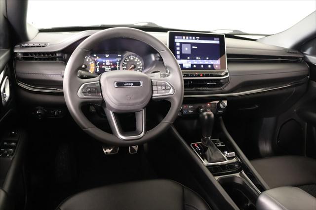 2025 Jeep Compass Latitude 4x4 2025 Jeep Compass Latitude 4x4