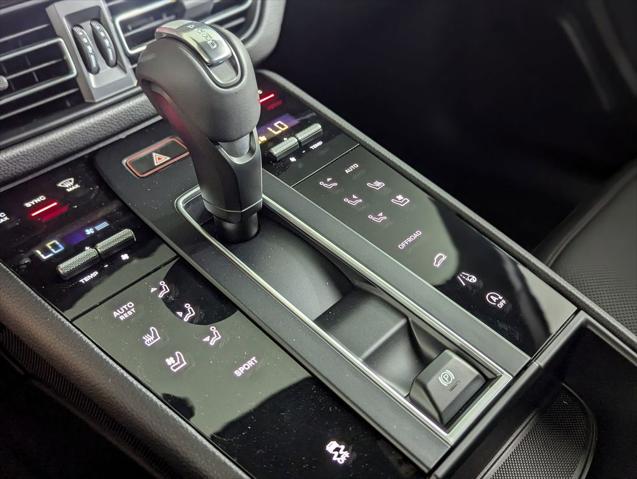 2025 Porsche Macan Unknown