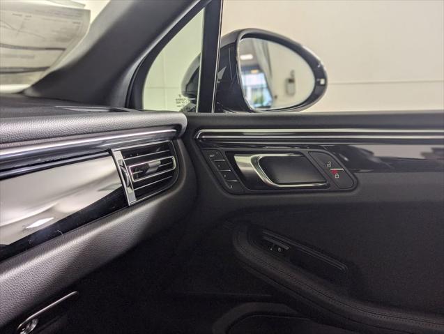 2025 Porsche Macan Unknown