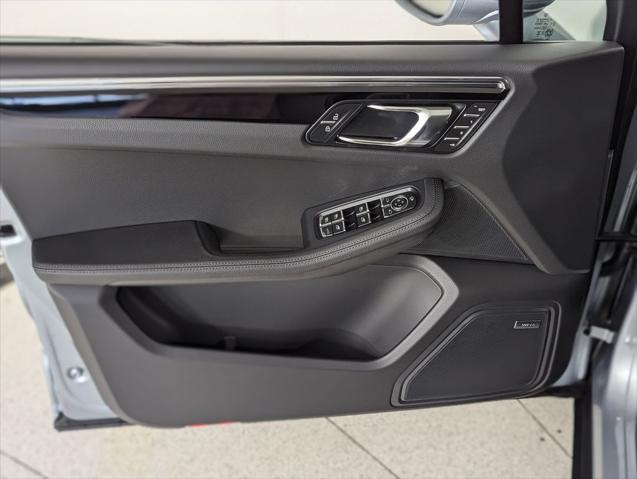 2026 Porsche Macan Unknown