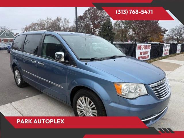 2012 Chrysler Town & Country Limited for sale in Lincoln Park, MI