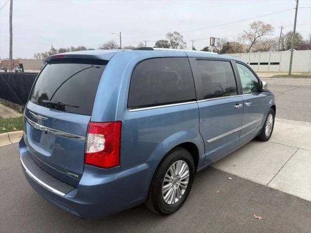 2012 Chrysler Town & Country Limited