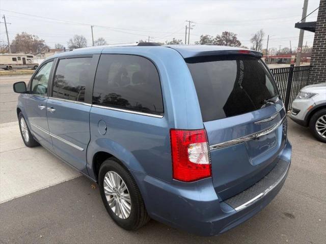 2012 Chrysler Town & Country Limited