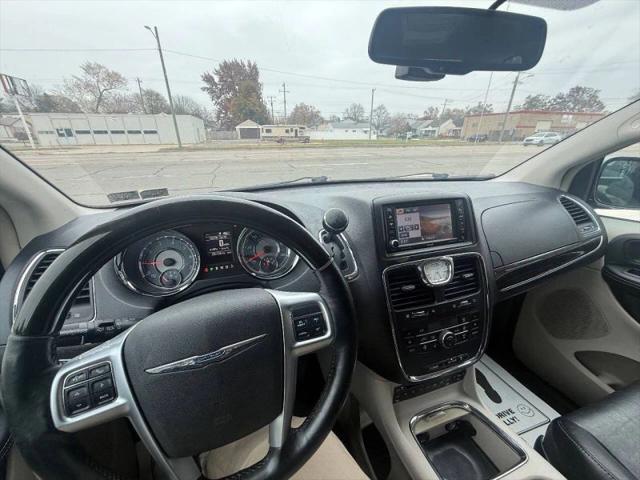 2012 Chrysler Town & Country Limited