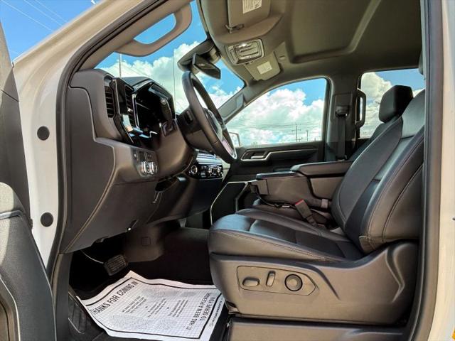 2025 GMC Sierra 1500 2WD Crew Cab Short Box SLT
