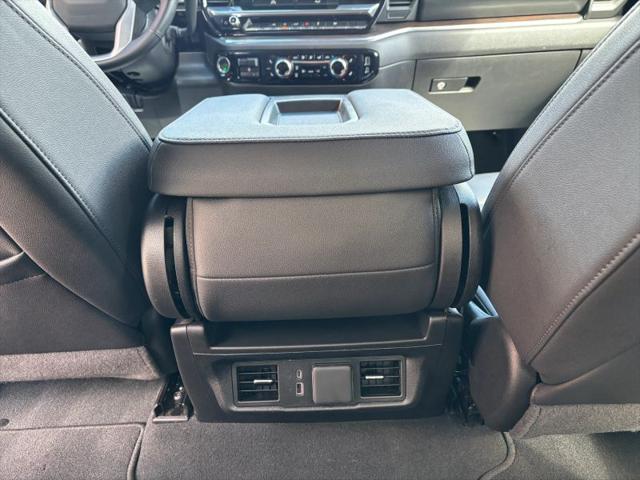 2025 GMC Sierra 1500 2WD Crew Cab Short Box SLT