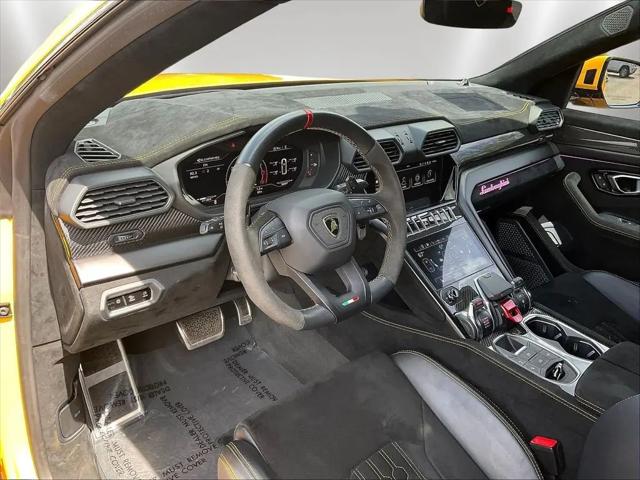 2023 Lamborghini Urus Performante