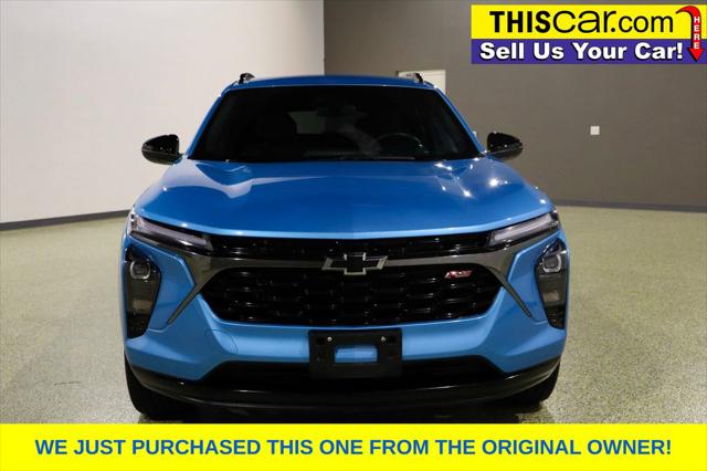 2025 Chevrolet Trax photo 2