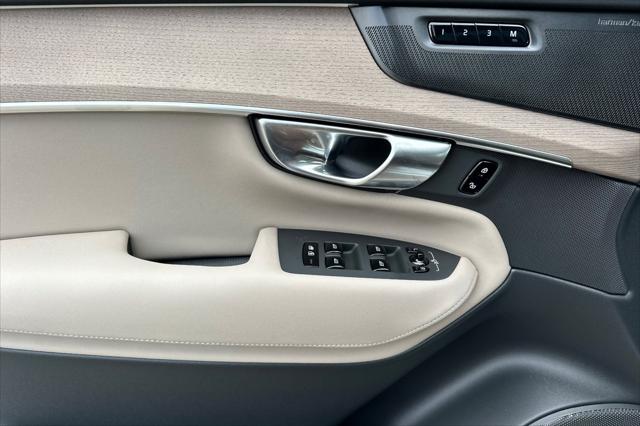 2026 Volvo XC90 Ultra Dark Theme, B6 AWD Gas (mild hybrid), Gasoline, 7 Seats