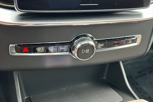 2026 Volvo XC90 Ultra Dark Theme, B6 AWD Gas (mild hybrid), Gasoline, 7 Seats