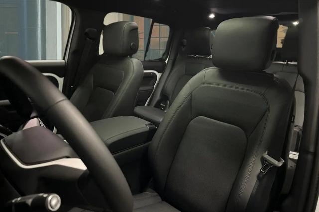 2025 Land Rover Defender 130 P400 X-Dynamic SE