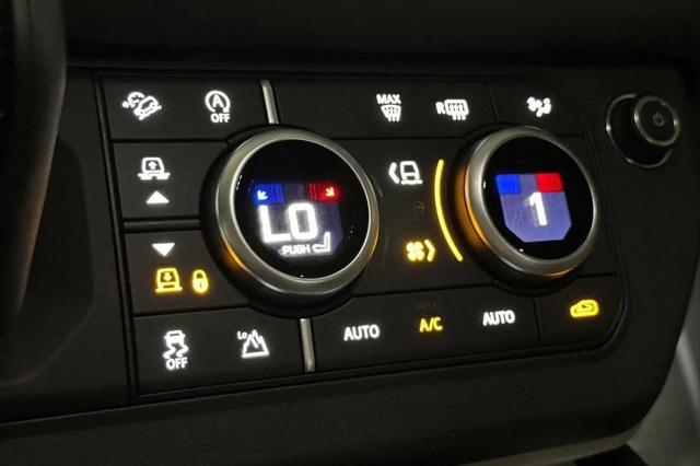 2025 Land Rover Defender 130 P400 X-Dynamic SE
