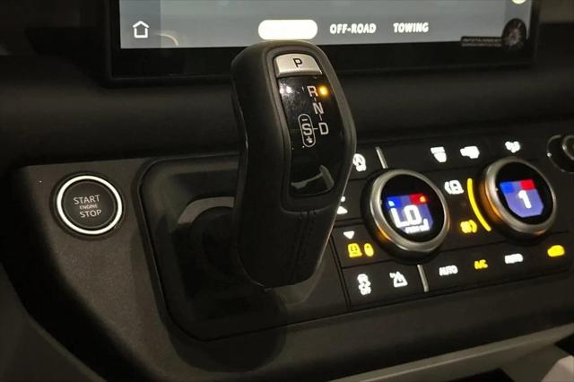 2025 Land Rover Defender 130 P400 X-Dynamic SE