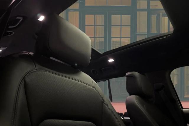2025 Land Rover Defender 130 P400 X-Dynamic SE