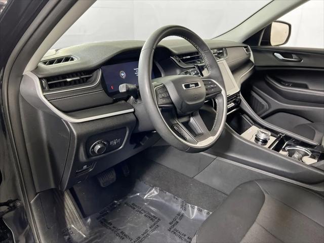 2023 Jeep Grand Cherokee Laredo 4x4