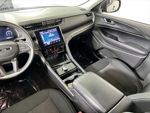 2023 Jeep Grand Cherokee Laredo 4x4