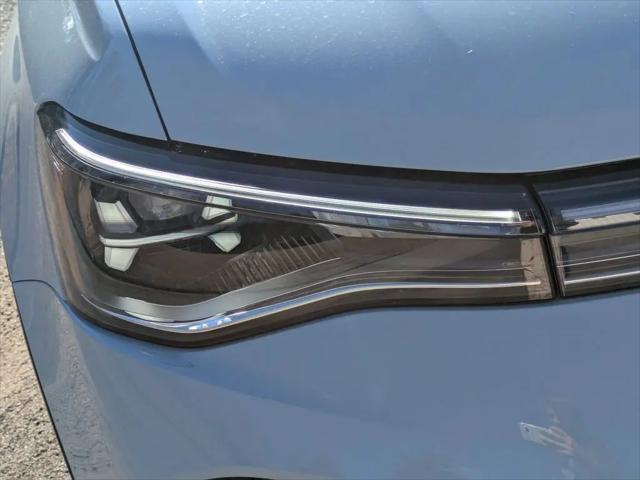 2026 Volkswagen Taos SE Black