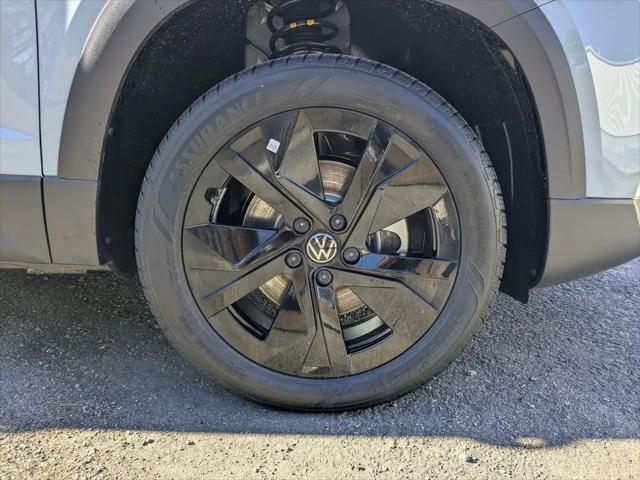 2026 Volkswagen Taos SE Black