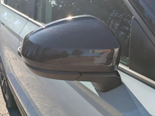 2026 Volkswagen Taos SE Black