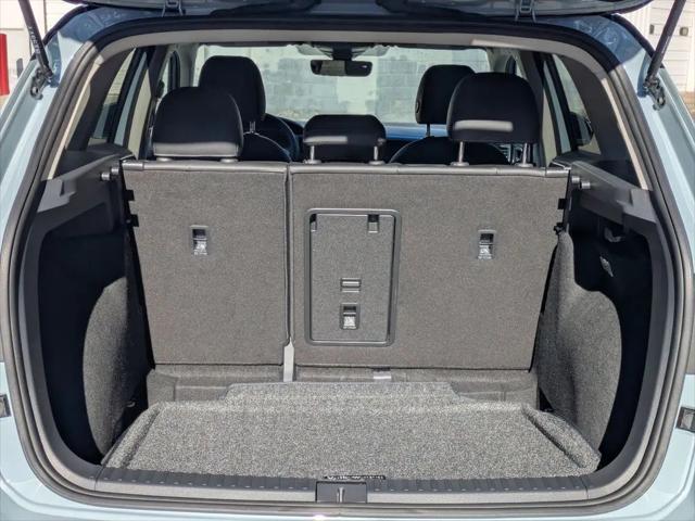 2026 Volkswagen Taos SE Black