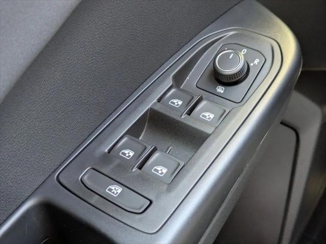 2026 Volkswagen Taos SE Black