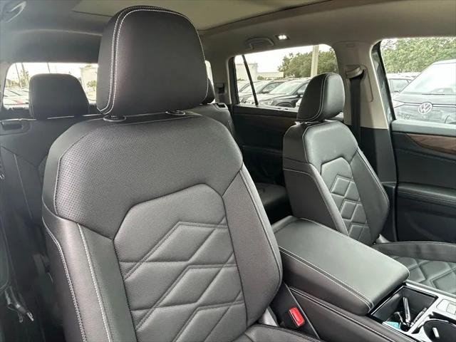 2026 Volkswagen Atlas SE with Technology