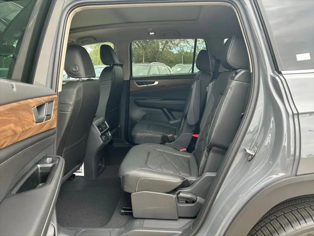 2026 Volkswagen Atlas SE with Technology