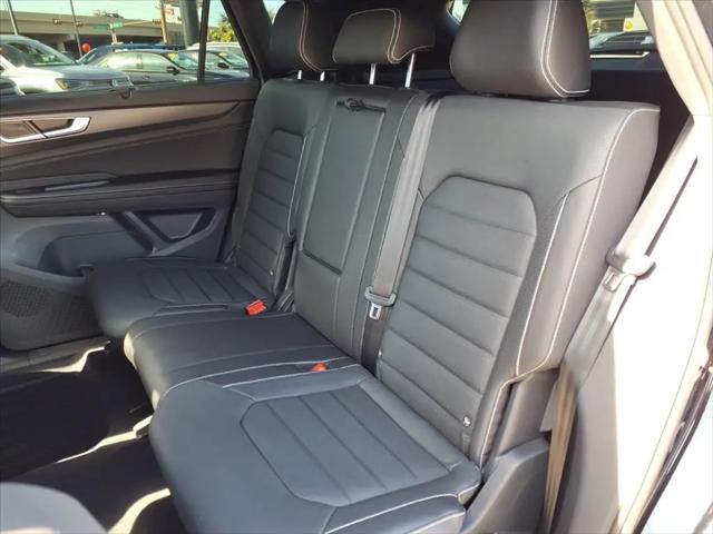 2026 Volkswagen Atlas Cross Sport SEL R-Line Black