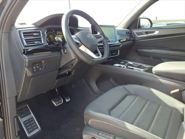 2026 Volkswagen Atlas Cross Sport SEL R-Line Black