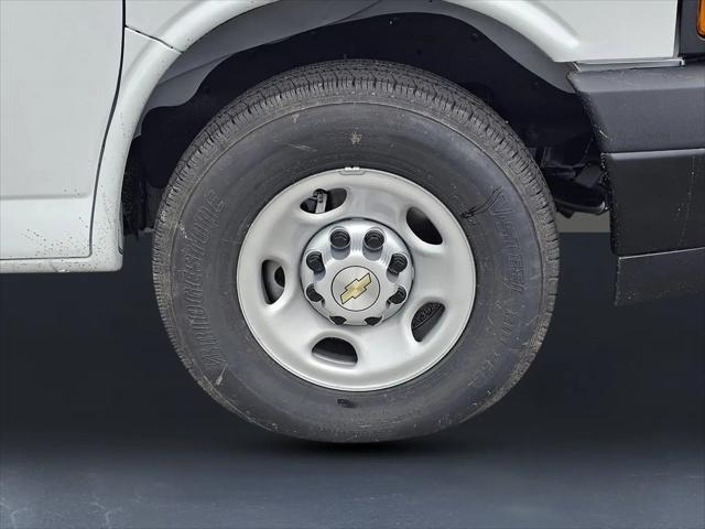 2025 Chevrolet Express Cargo Van RWD 2500 Regular Wheelbase WT