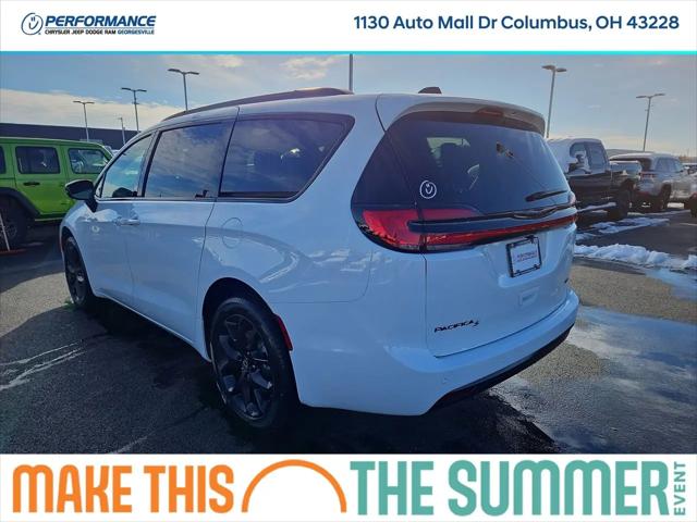 2026 Chrysler Pacifica Select AWD