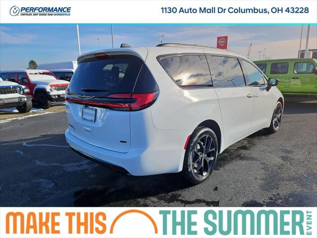 2026 Chrysler Pacifica Select AWD