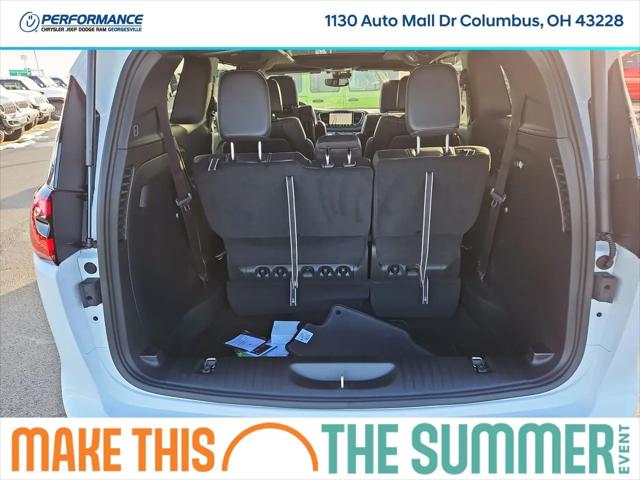 2026 Chrysler Pacifica Select AWD