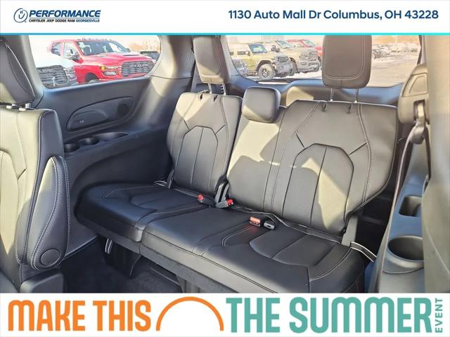 2026 Chrysler Pacifica Select AWD