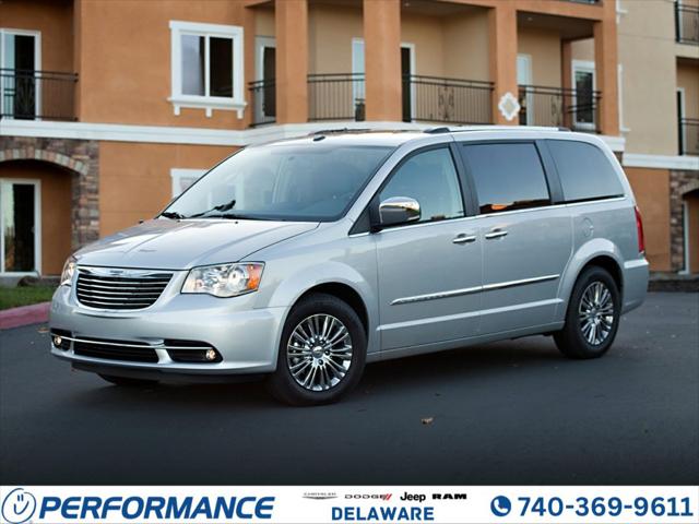 2016 Chrysler Town and Country Touring