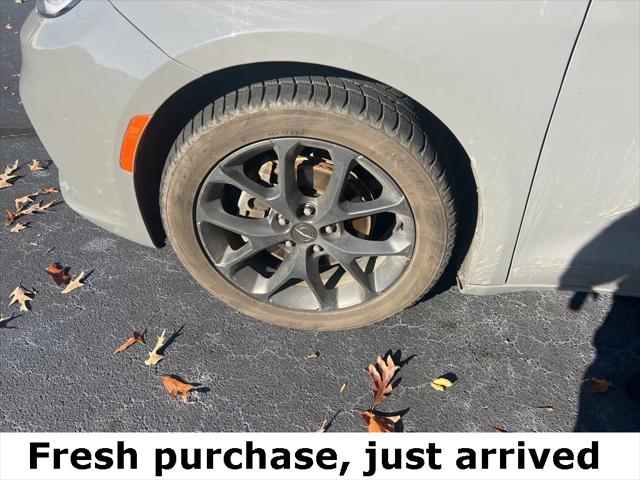 2022 Chrysler Pacifica Touring L 2022 Chrysler Pacifica Touring L