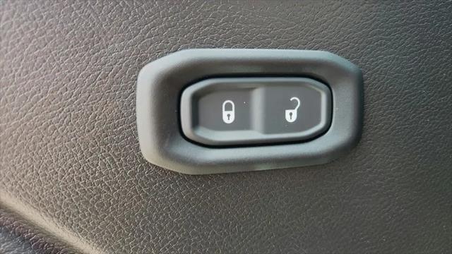 2025 Jeep Wrangler 4-Door Summit 4x4