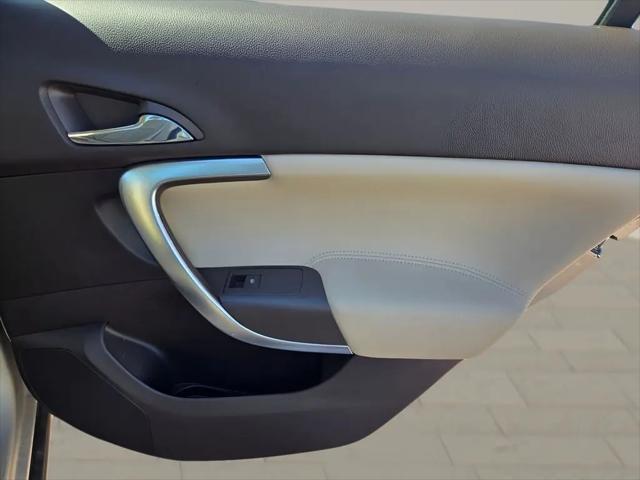 2012 Buick Regal Premium 1