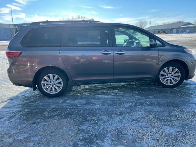 2017 Toyota Sienna XLE 7 Passenger