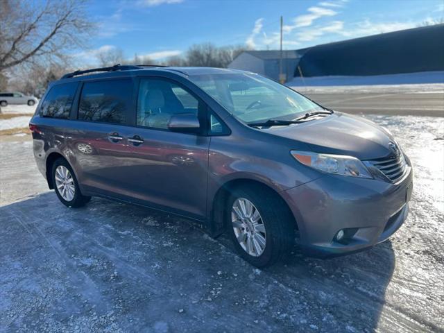 2017 Toyota Sienna XLE 7 Passenger